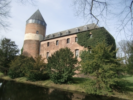 Brüggen : Burgwall, Ostseite der Burg Brüggen